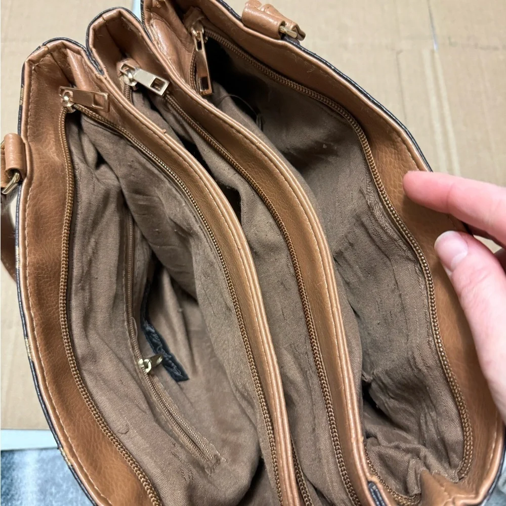 Beverly Hills Polo Club preowned scuffs